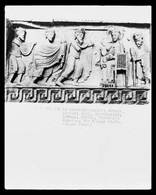Verklärungsportal, Detail Türsturz: Anbetung der Heiligen Drei Könige