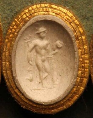 Merkur mit Caduceus, in der anderen Hand einen abgetrennten Widderkopf (Daktyliothek, Erstes Mythologisches Tausend)