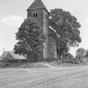 Die Dorfkirche in Gahlen bei Vetschau. : Wjesna cyrkej w Gołynje pola Wětošowa.