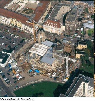 Baustelle Frauenkirche. Blick über Töpfergasse und Münzgasse mit Hotel "Hilton