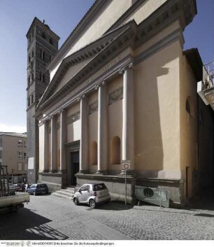 Santa Maria in Trivio, Fassade