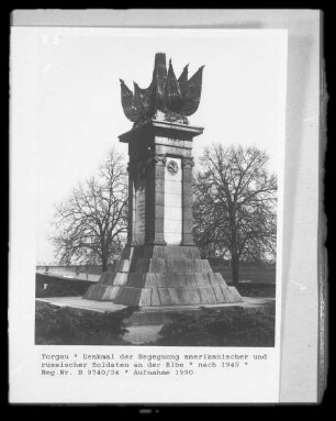 Denkmal der Begegnung amerikanischer und russischer Soldaten an der Elbe