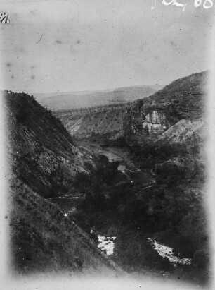 Tal : Blick von einer Anhöhe in ein Tal