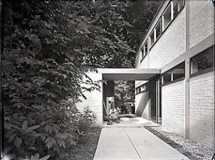 Groethuysen, Herbert; München - Neuhausen, Rondell Neu Wittelsbach 1a; Eigenes Wohnhaus H. Groethuysen an Stelle der elterl. Villa - Außenansicht Eingangsbereich