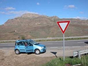 Insel Sizilien - Landstraße im Gebirge : Aufgenommen auf der Insel Sizilien 2005