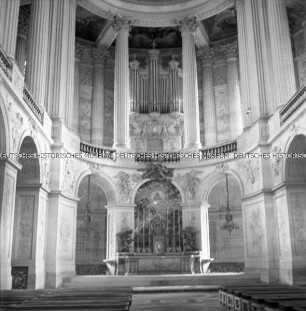 Altar und Orgel in der Schlosskapelle von Versailles