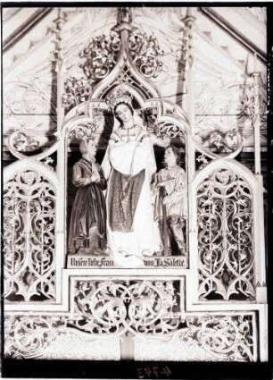 Kirche; Aufbau des Flügelaltars