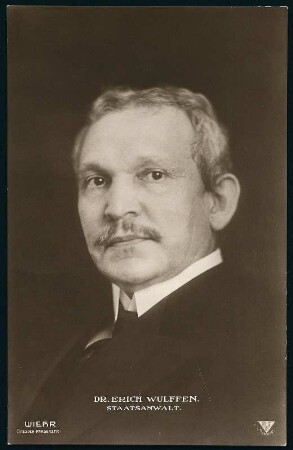 Porträt Erich Wulffen (1862-1936; Jurist). Fotografie (Weltpostkarte) von Bruno Wiehr, Dresden um 1920; 13,6 x 8,7 cm. Dresden: SLUB Mscr.Dresd.App.1832,59 (Nachlass Erich Wulffen)