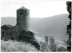 Tschechien, Böhmisches Mittelgebirge, Ruine der Hrad Střekov (deutsch: Burg Schreckenstein) mit Blick ins Elbtal