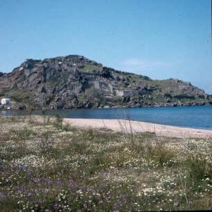 Limnos (antiker Name: Lemnos). Mýrina. Die spätmittelalterliche Burganlage über der Nordbucht