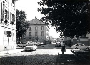 Privatgebäude, Straßen und Plätze in Karlsruhe. Markgrafenstraße/Kreuzung Adlerstraße