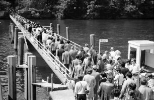 24. Tagung 1974 Chemiker; Bodenseefahrt: auf dem Landungssteg