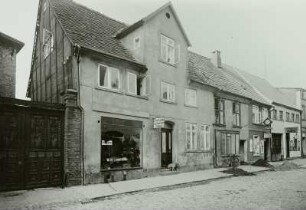 Güstrow, Baustraße 35 bis 38. Wohn- und Geschäftshäuser