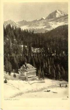 Das Kurhaus Surlej im verschneiten Arosa