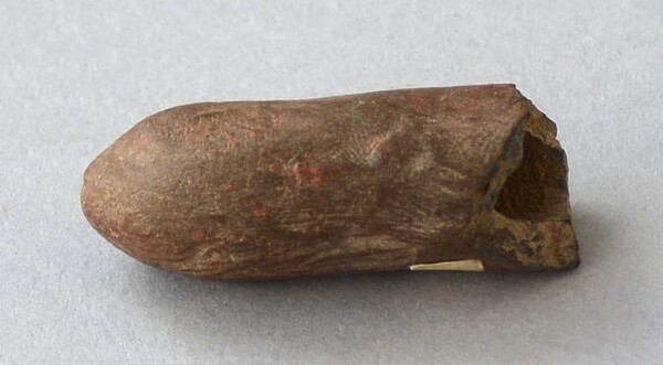 Clay pipe (fragment)