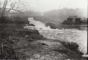 Hochwasserbett des Wasserfalles "Ferrador" des Rio Grande in der Nähe von Icém