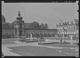Dresden. Zwingerhof und Kronentor