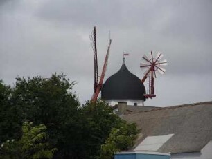 Aakirkeby - Windmühle : Detailansicht der Windmühle, ausfgenommen am 30. Juli 2010 in Aakirkeby