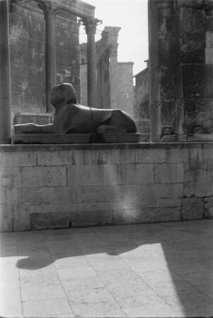 Sphinx : Kleine Statue einer Sphinx in Split.