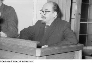 Portrait Georgi Chubows am Rednerpult