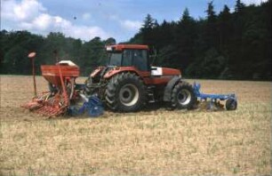 Fotografie: Mulchsaat, Kreiselegge, Frontgrubber, Drillmaschine, Pneumatische Verteilung