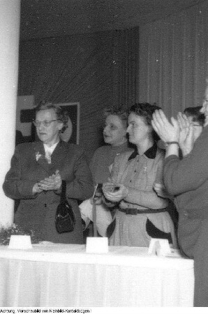 Dresden, Verschiedene Veranstaltungen des Demokratischen Frauenbundes Deutschlands (DFD), Veranstaltung zum Internationalen Frauentag im VEB Funkwerk Dresden, Weihnachtsfeier, DFD-Fasching, Hilfsaktion für Ungarn, u.a., Januar 1957