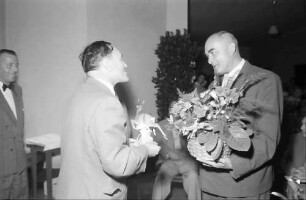 Freiburg: Regierungspräsidium; Abschied Dr. Köpfler vom Regierungspräsidium; Wiedemann und Köpfler, Blumen