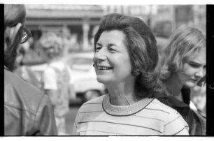 Kleinbildnegativ: Infostand, Joachimsthaler Platz, 1975