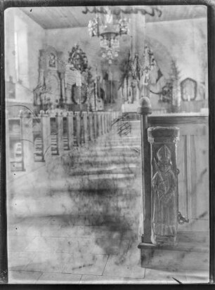 Pfarrkirche, Opferstock mit Figur des Hl. Friedrich