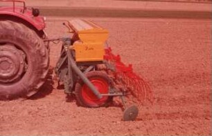 Fotografie: Sätechnik, Kastendrillmaschine