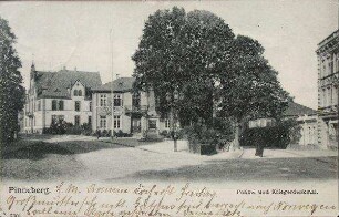 Pinneberg. Polizei und Kriegerdenkmal