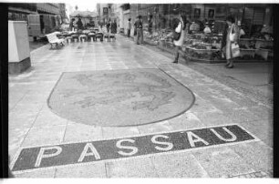 Kleinbildnegative: Mosaikwappen, Passauer Straße, 1984