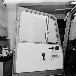 Innengestaltung Fahrerhaus LO 3000 : Modell der Innengestaltung des Fahrerhauses des Lastkraftwagens LO 3000 eingebaut in eine Rohbaukabine im Maßstab 1 : 1 für VEB Robur-Werke Zittau