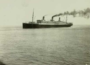 DS Resolute : Cuxhaven, Überseedampfer Resolute der HAPAG