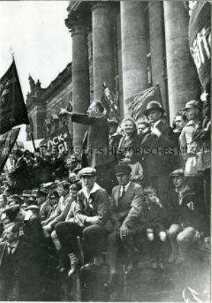 Kundgebung in Leipzig zum 10. Jahrestag der Oktoberrevolution
