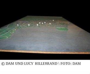 Unbekanntes Städtebauliches Projekt - Modell der Gesamtanlage mit Umgebung