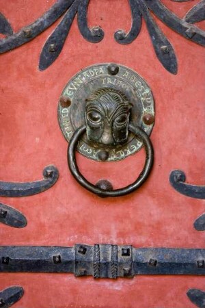 Frankreich. Auvergne. Allier. Ebreuil. Eglise Saint Leger. STuerklopfer. Beschläge des 12 Jahrhundert