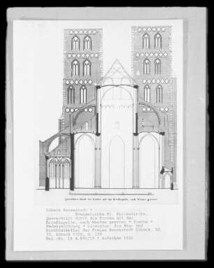 Evangelische St. Marienkirche, Querschnitt durch die Kirche mit der Briefkapelle, nach Westen gesehen
