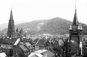 Freiburg: Freiburg i. Br.: Blick vom Turm der Universität auf Martinstor und Münster