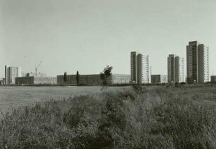 Dresden-Leuben. Wohnkomplex Leuben (1970-1974, Entwurf U. Fehrmann, K. Röthig, H. Linge, H. Ganze) von Nordwesten