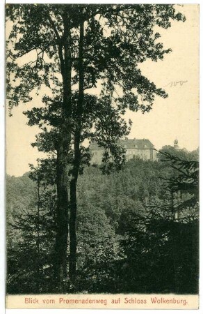 Wolkenburg. Blick vom Promenadenweg zum Schloss