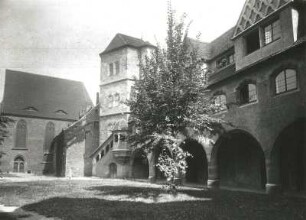 Halle (Saale). Moritzburg. Hofseite mit Kapelle Sankt Magdalena und Treppenturm