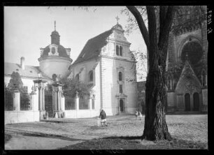 Olmütz (Olomouc/Tschechische Republik). Domplatz mit Domdechantei und Anna-Kapelle