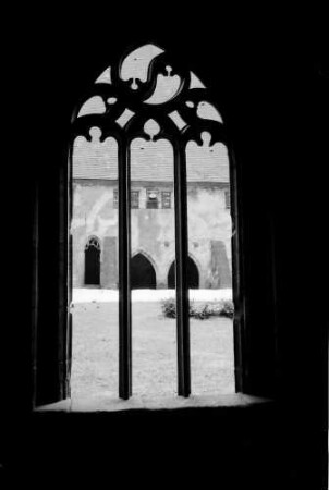 Alpirsbach: Kloster Alpirsbach, Fenster im Kreuzgang