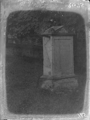 Grabstein von Johann Friedrich Reichardt auf dem Friedhof St. Bartholomäus vor der Erneuerung.