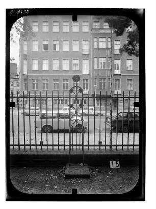 Berlin-Mitte, Hessische Straße 3/4. Humboldt-Universität, Charité (Campus Charité Mitte). Einfriedung