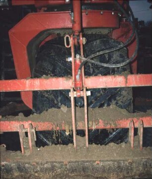Fotografie: Antriebs- und Anbausystem, Fahrwerk, Reifen, Reifenprofil, Lenkung