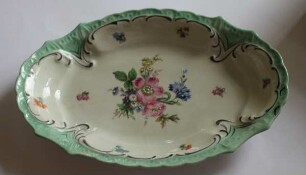 Kleine ovala Schale mit Blumendekor