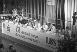 KSC-Fußball-Forum "Bundesliga - was nun?" in der Gartenhalle
