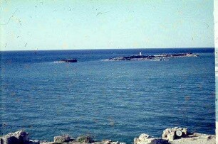 Sidon Schloß a. Meer [Blick zu] Insel Leuchtt.